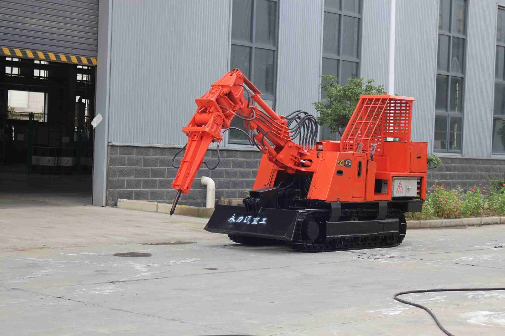 從礦區(qū)到施工現(xiàn)場(chǎng)扒渣機(jī)到底有多萬(wàn)能
